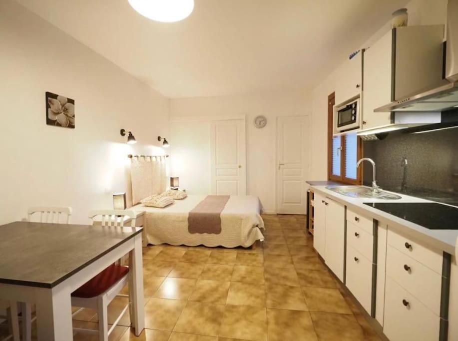 Gréoux-les-Bains Studio Meuble Avec Terrasse מראה חיצוני תמונה